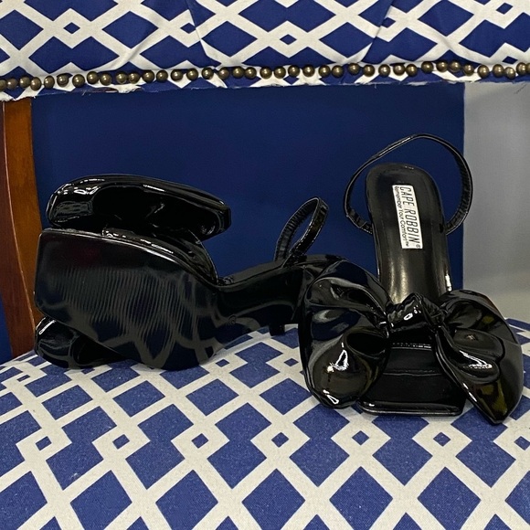 Black shiny big bow sling backs Cape Robbin - Picture 2 of 7